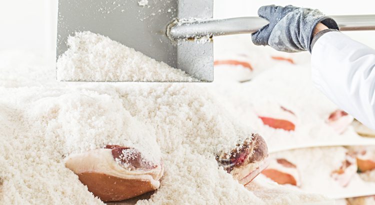 Mitos del jamón: Antes solo se usaba sal y no se añadían conservantes